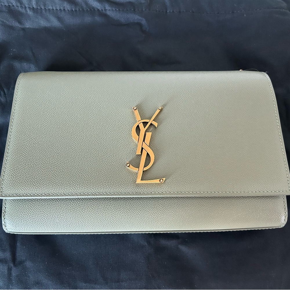 Saint Laurent
Kate Monogram YSL Medium Grain de Poudre Chain Bag